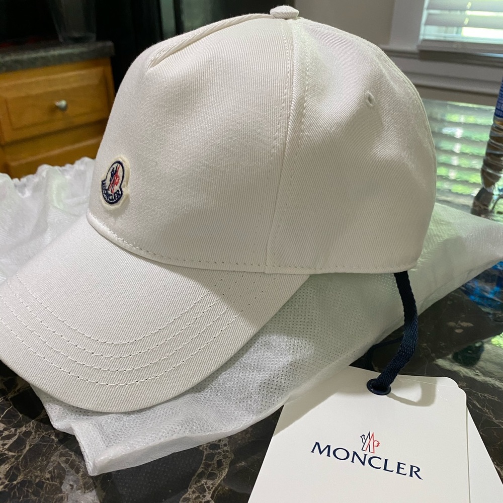 Moncler
White Baseball Cap